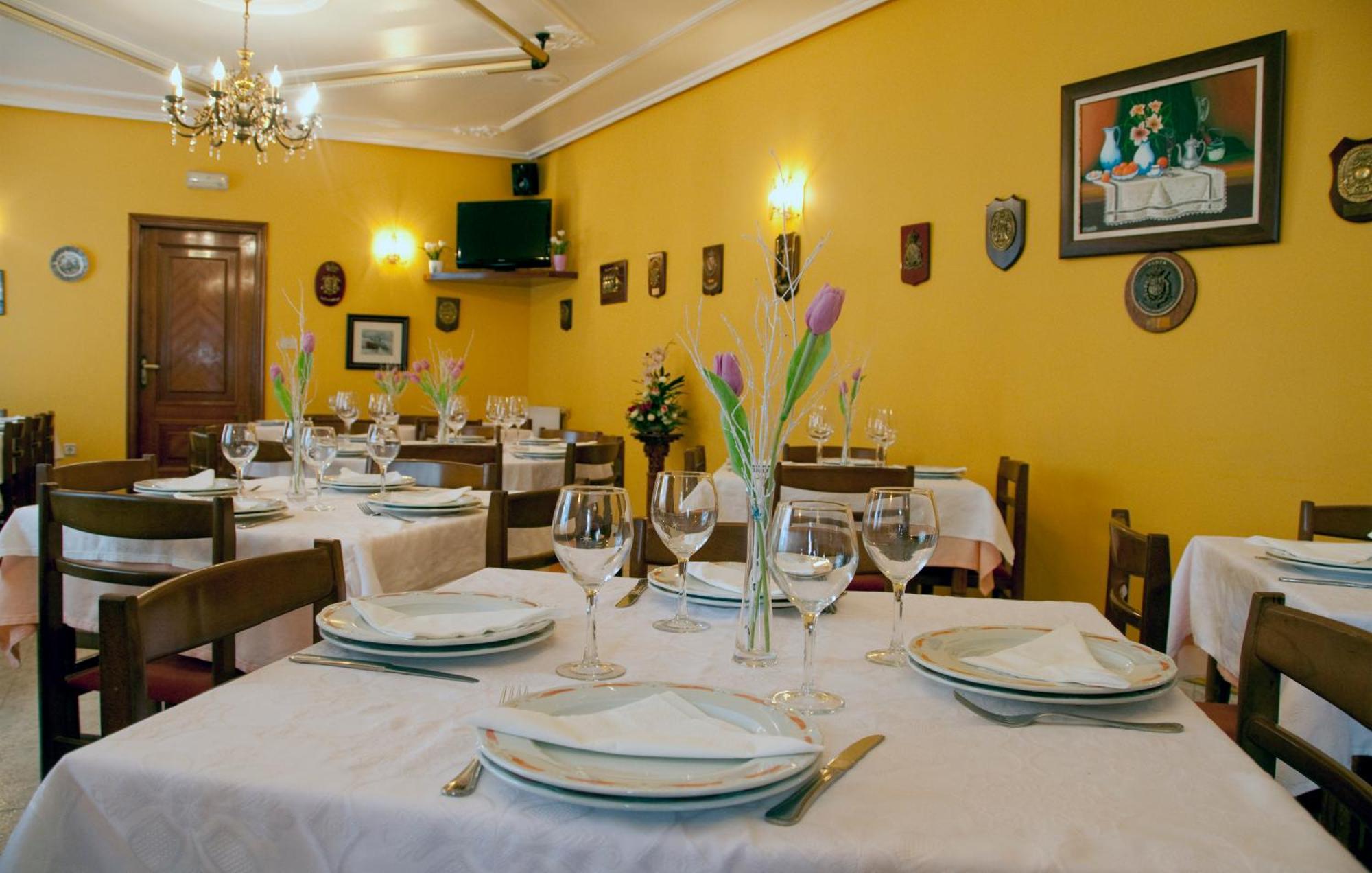 Hostal Restaurante La Cepa Cariño Exterior foto